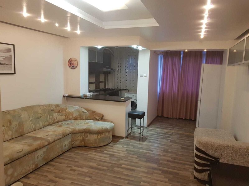 Titan, Bd. 1 Decembrie 1918, Faur, bloc reabilitat, fara risc seismic